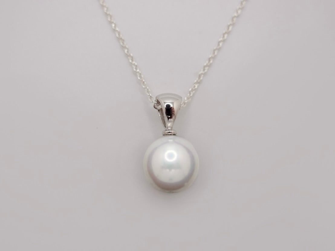 Pearlescent Pendant